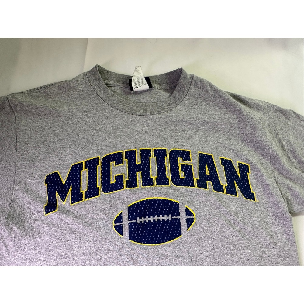 Vintage Michigan Wolverines T-Shirt Small Gray Champs Sports‎ Team Edition Retro